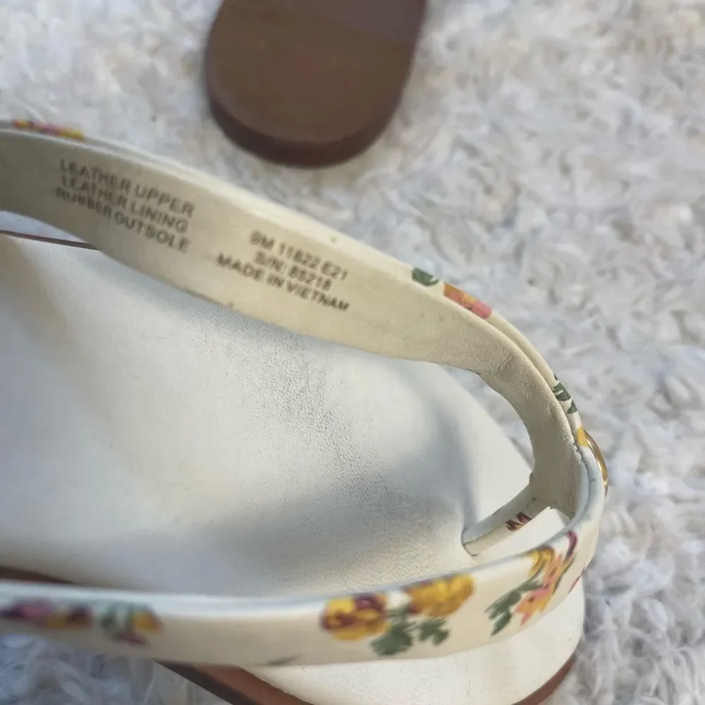 Tory Burch leather beige Floral thong Sandals gold tone logo accent SZ9